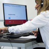 Une hotline en lien avec les violences domestiques, notamment celles à l'encontre des femmes, sera mise en service, en novembre, en Suisse (photo d'llustration). KEYSTONE/JEAN-CHRISTOPHE BOTT